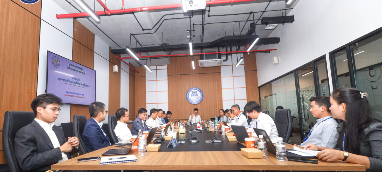 The General Department of Policy of the Ministry of Economy and Finance presented Cambodia’s Economic Status and Outlook to SME Bank