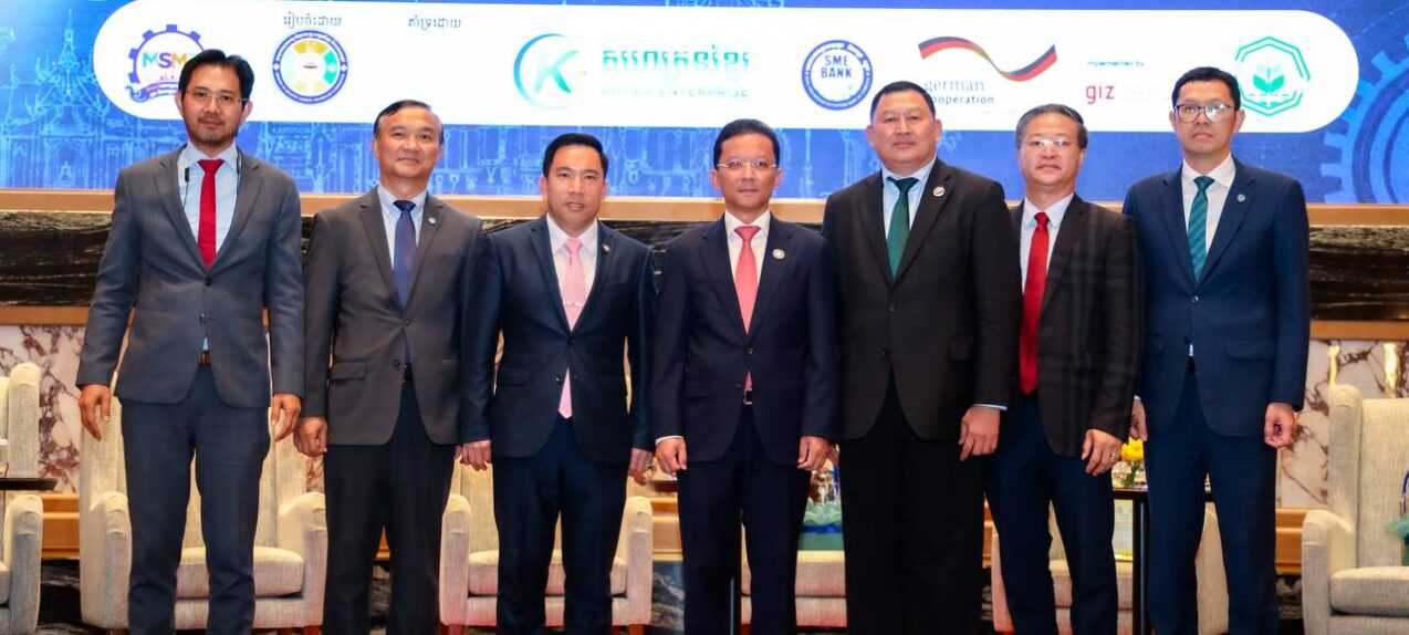The CEO of SME Bank was invited as an honorary speaker to participate in a discussion under the theme “Building MSMEs’ Bridges to the Market”